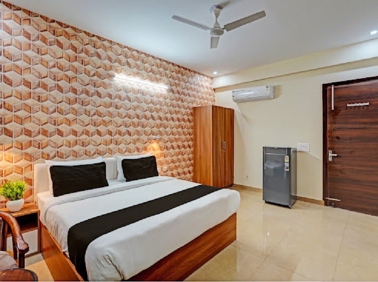 Akshay Home Stay & Hotels
